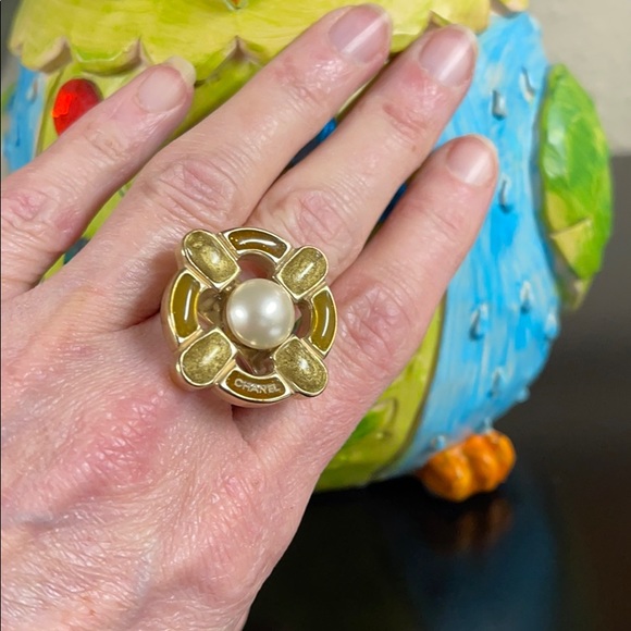 WOW POSHMARK - Authentic CHANEL Supermodel Showstopper Golden Pearl Ring - Picture 10 of 16